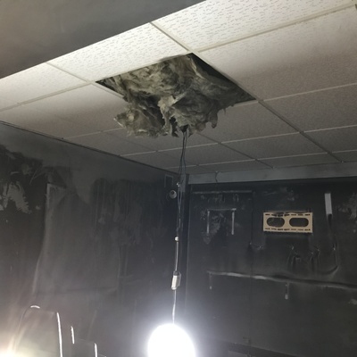 Empezamos cambiando el techo y retirando enseres