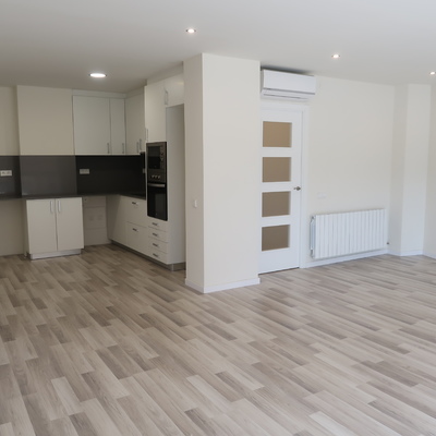 Salón comedor con cocina abierta