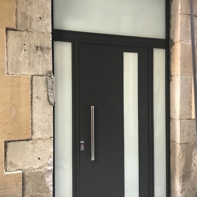 Instalación de puerta de Comunidad