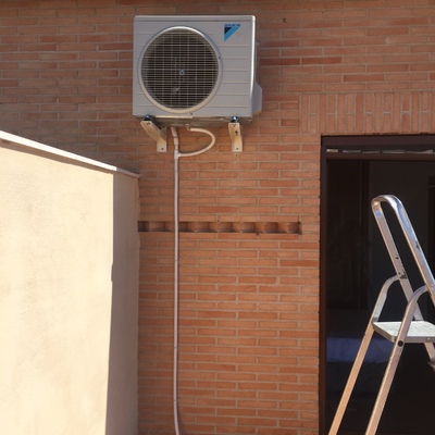 Unidad exterior de aire acondicionado