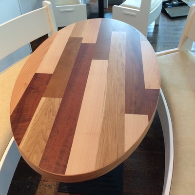 BANCOS Y MESAS CURVAS BAR