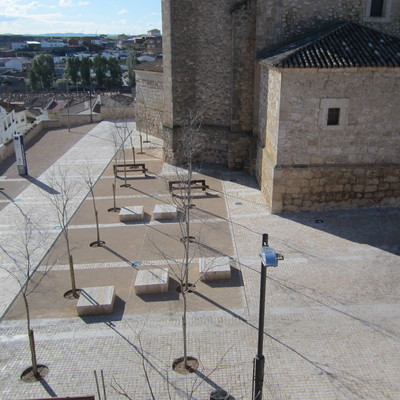 Plaza en el centro histórico de Horcajo de Santiago, Cuenca.