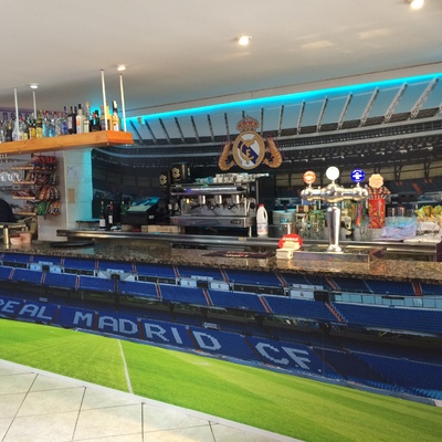 Reforma bar con vinilos en soporte de aluminio