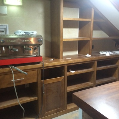 MUEBLE BAR PINO TEÑIDO