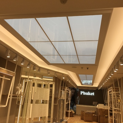 Terminado la estructura para la iluminación con metraquilato