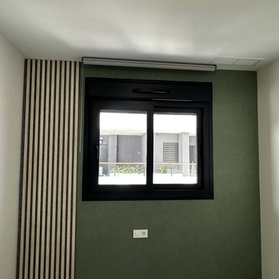 listones y papel tapiz verde