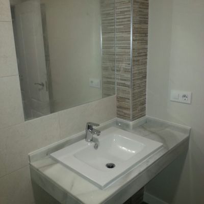 Reforma de viviena parcial con nuevos alicatados y solerias A2122