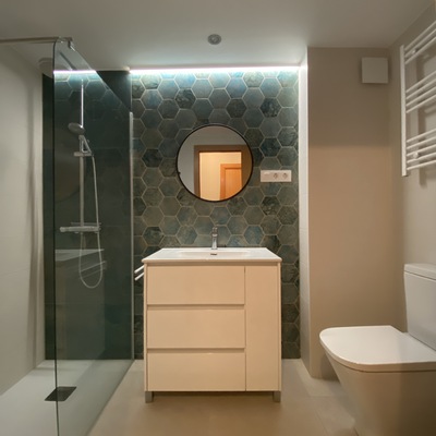 Baño Blanco y verde.