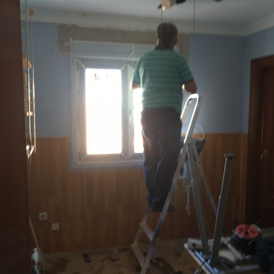 Instalación de ventana de pvc persiana compacto