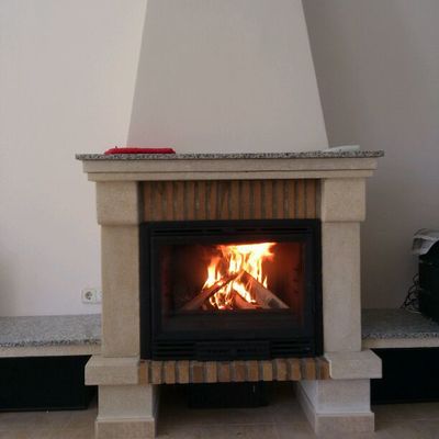 Casete sobre chimenea construida