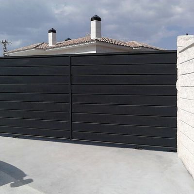 Puerta de corredera metálica