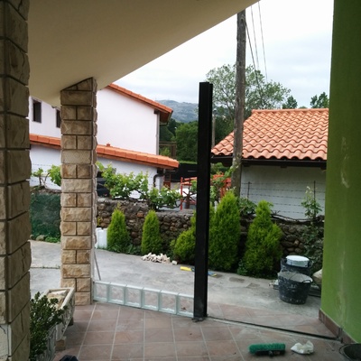 Creación de muro de pavés para proteger del viento.