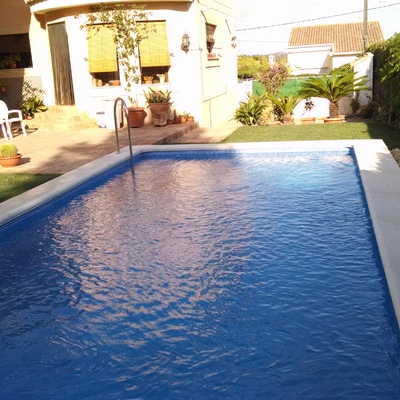 Piscina con escalera interior