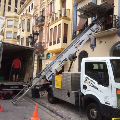 GRANDES Y PEQUEÑAS MUDANZAS