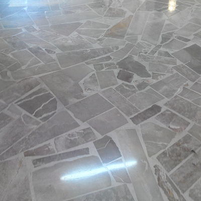 Abrillantado suelo de piedra