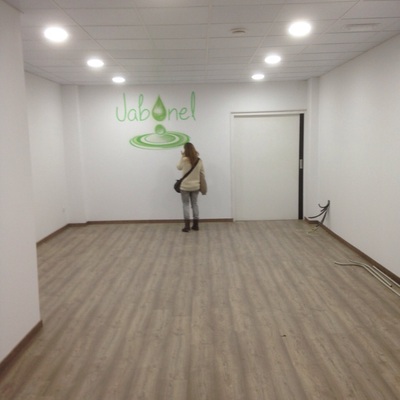 reforma de tienda con logotipo