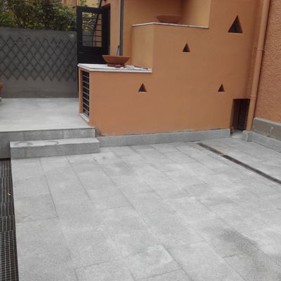 Suelo de granito.con impermeable tela asfáltica