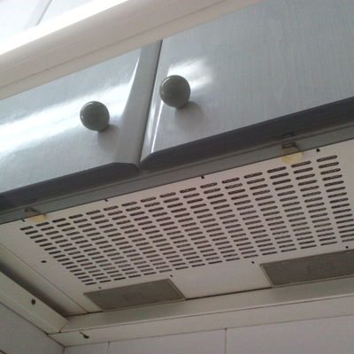 Campana de cocina después de limpieza
