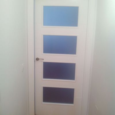 puertas la cadas en blanco