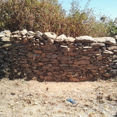 Levantamiento de pared de finca