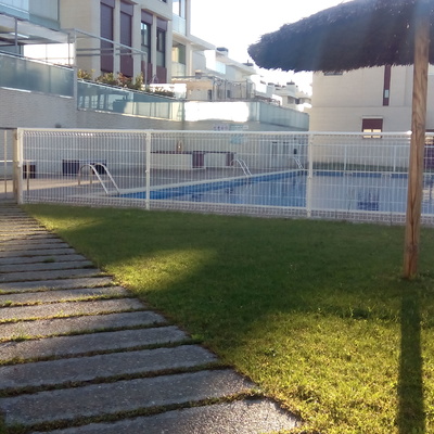 mantenimiento cesped en comunidad