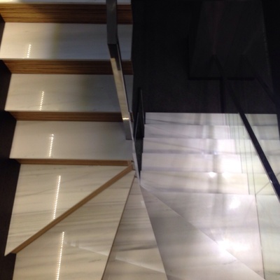 Peldaños en mármol Blanco Macael