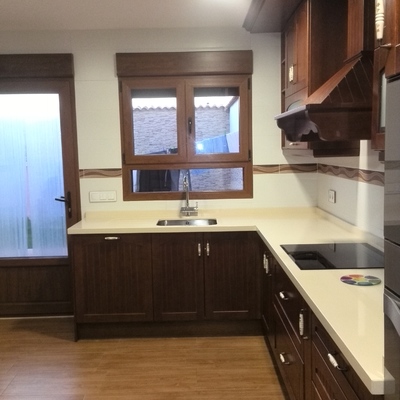 Madera, cuarzo  y acero