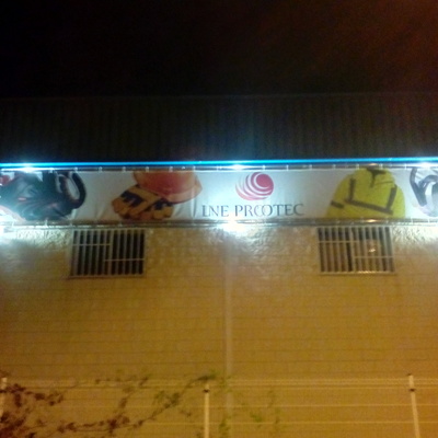 INSTALACIÓN FOCOS LEDS PARA RÓTULO EN FACHADA NAVE INDUSTRIAL