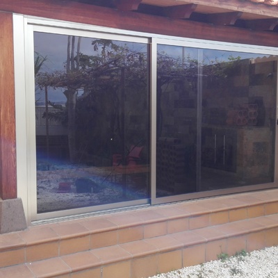 cerramiento con puerta de corredera dos hojas de grandes medidas