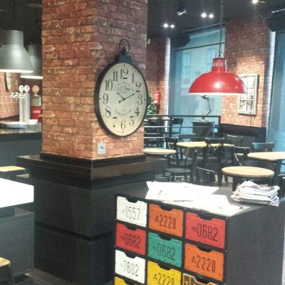 Entrada con mueble para prensa