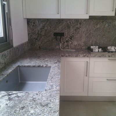 Encimera cocina y pared frente