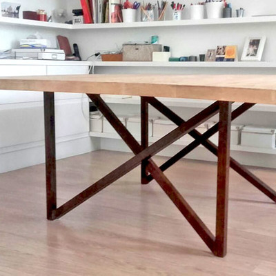 Mesas a medida en maderas macizas.