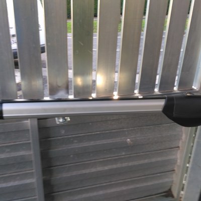 Cambio de motor puerta abatible 