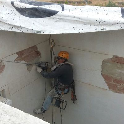 Restauración de grietas de forjado en patios de luces.