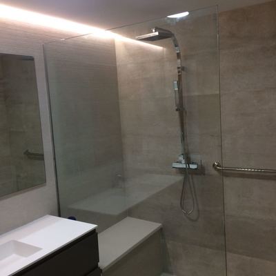 Mampara fija con banco