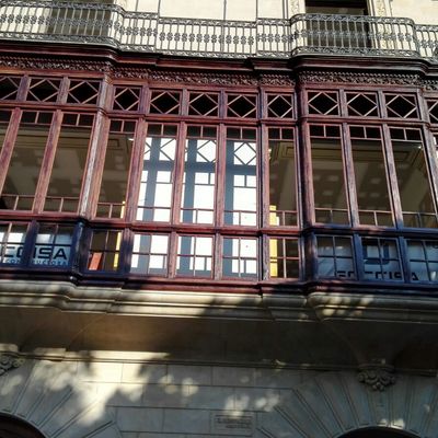 Cristalera de barniz