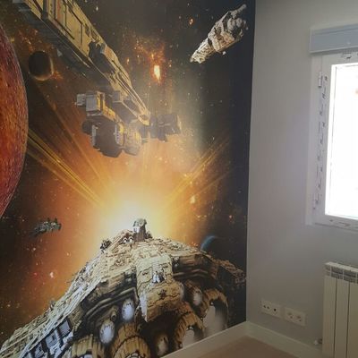 Pintura lisa en paredes y colocación mural