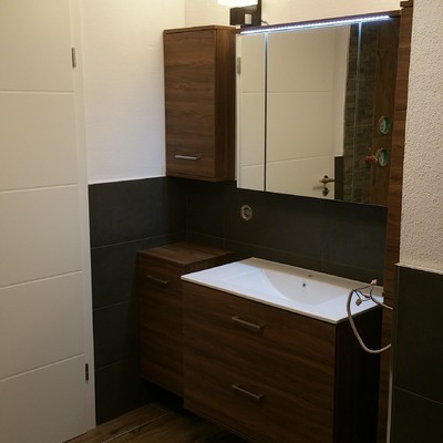 Baño completo en un trastero del ático-Bietenhausen (Alemania)