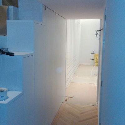 escalera y armario habitacion