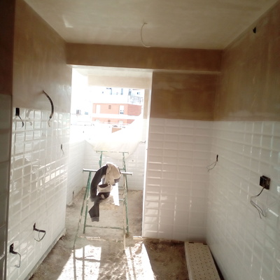 Cocina vintage a media altura con perlita maestreada