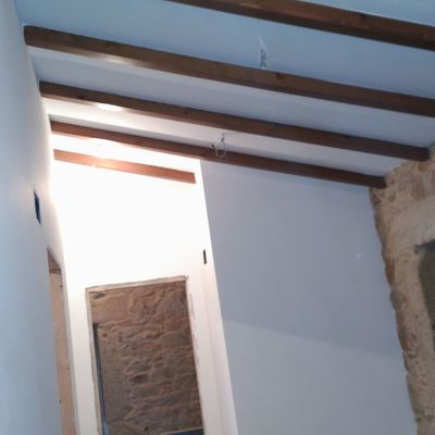 Decoración imitación madera listones