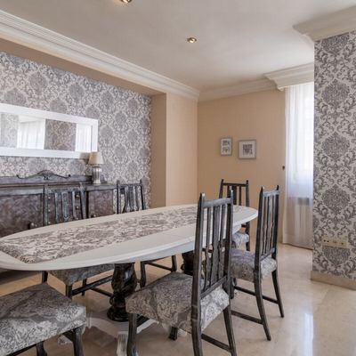 Ppael pintado y muebles restaurados