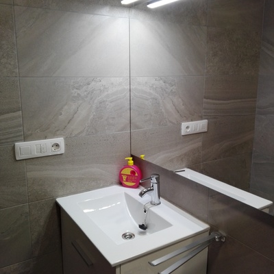 Cambio de sanitarios, pavimento y revestimiento en Baño