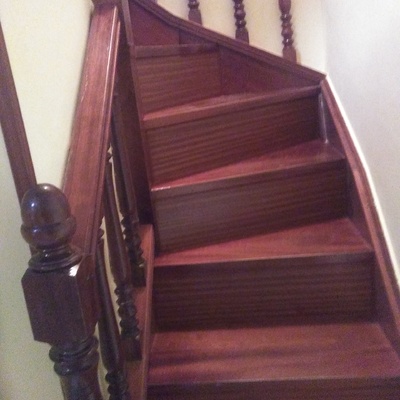 interior escalera, subida a planta 1°.