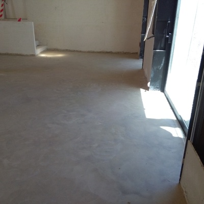 pavimento de hormigón blanco