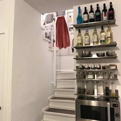 escalera desde la cocina