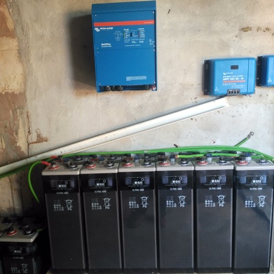 Montaje baterías, inversor y reguladores