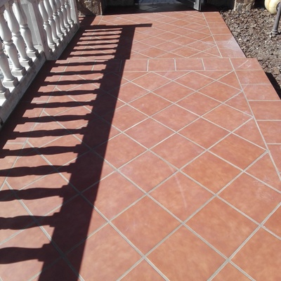 Porches solado con greco gres