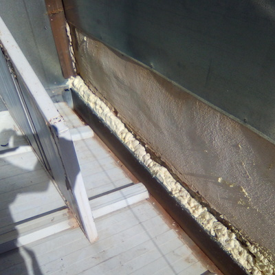 Junta de dilatación entre cubierta de naves