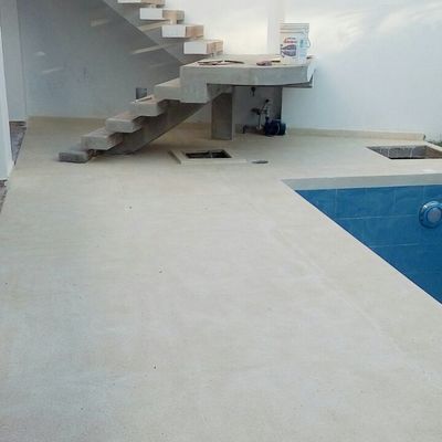 Piscina con escaleras